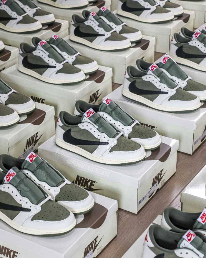 Travis Scott x Air Jordan 1 'Oliva Médio'