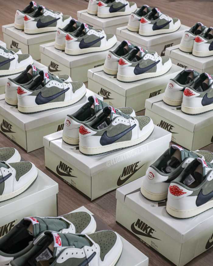 Travis Scott x Air Jordan 1 'Oliva Médio'