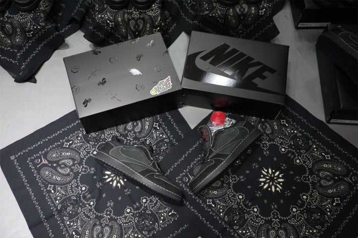 Travis Scott x Nike Air Jordan 1 Low OG “Black/Phantom”