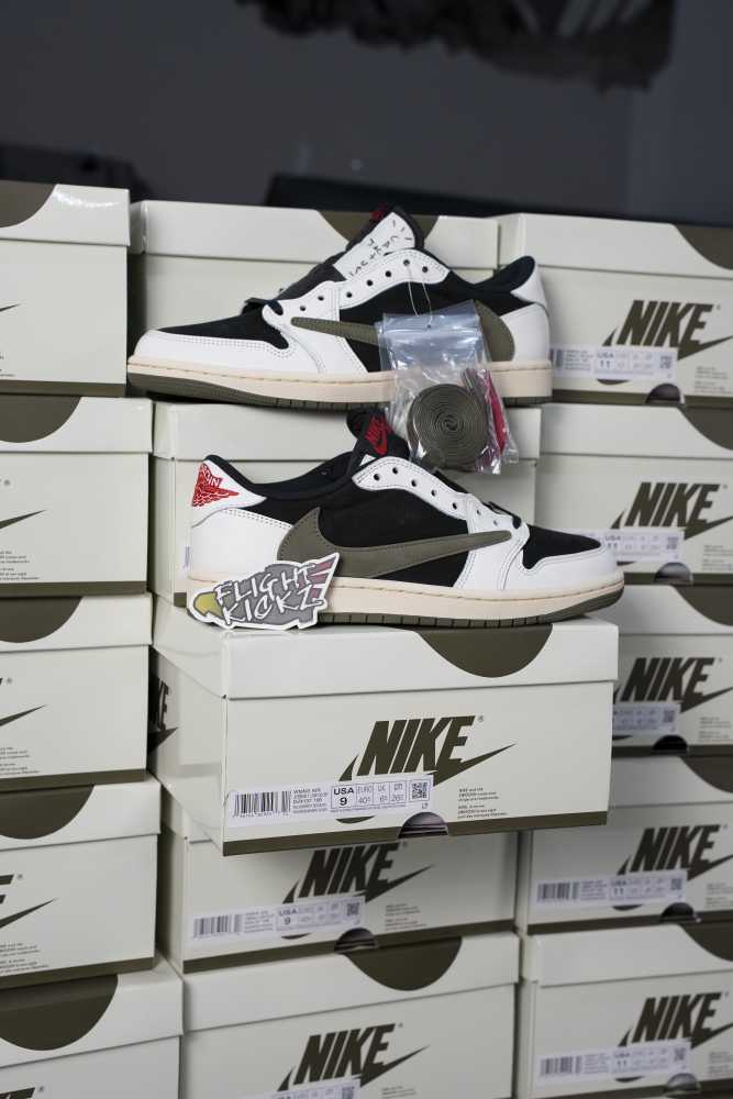 Travis Scott x Air Jordan 1 Low OG SP WMNS Olive
