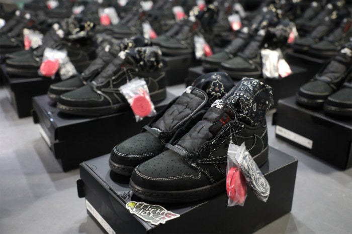 Travis Scott x Nike Air Jordan 1 Low OG “Black/Phantom”