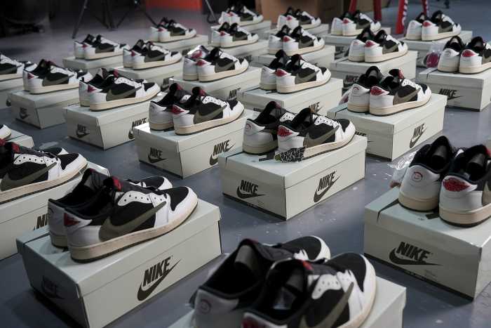 Travis Scott x Air Jordan 1 Low OG SP WMNS Olive