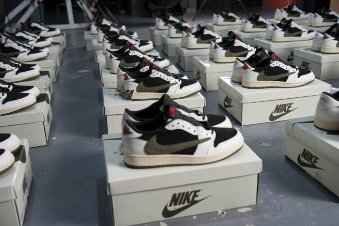 Travis Scott x Air Jordan 1 Low OG SP WMNS Olive