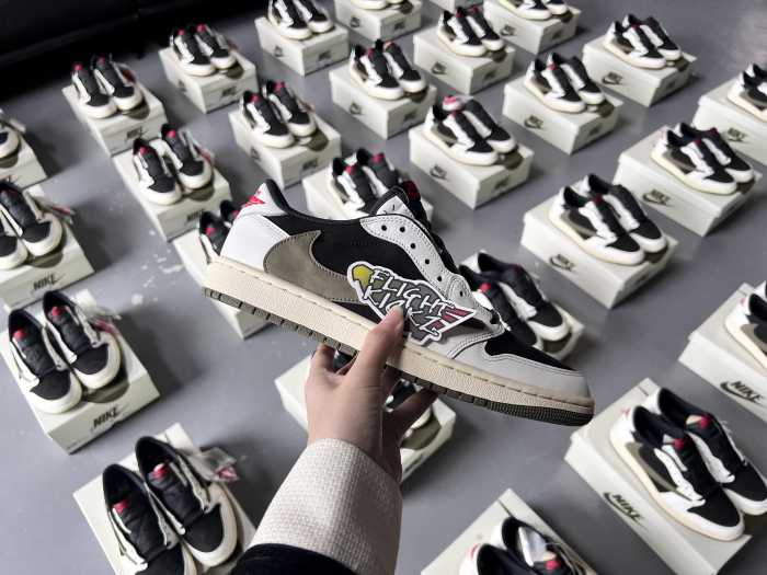 Travis Scott x Air Jordan 1 Low OG SP WMNS Olive