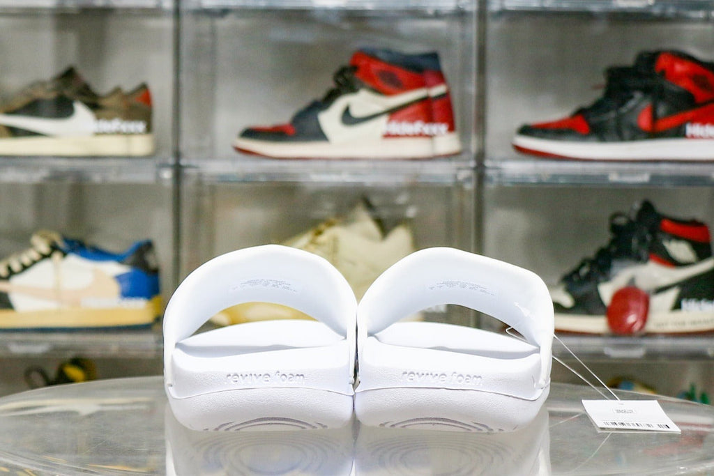 Chinelo Nike Kobe Offcourt Triple White  (UA)