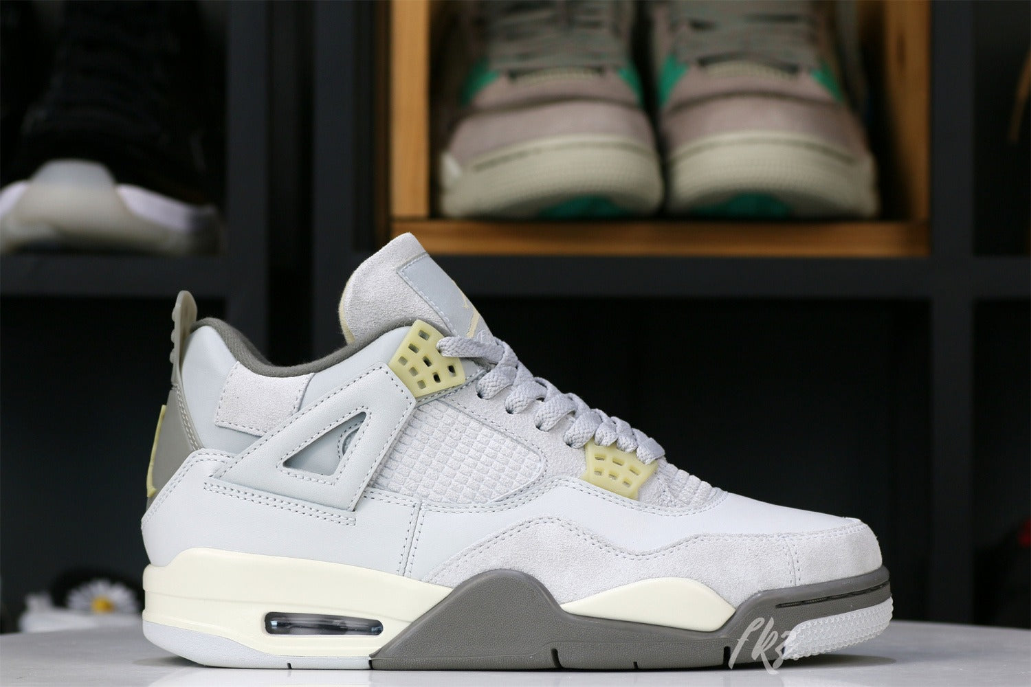Air Jordan 4 Retro SE Craft Photon Dust (UA)