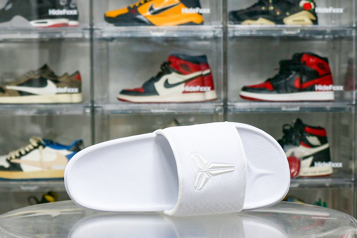 Chinelo Nike Kobe Offcourt Triple White  (UA)