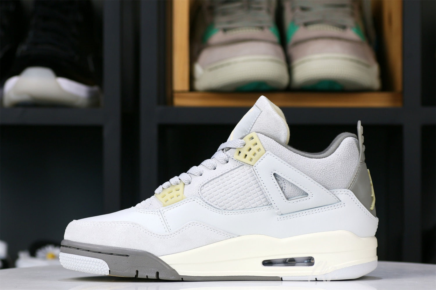 Air Jordan 4 Retro SE Craft Photon Dust (UA)