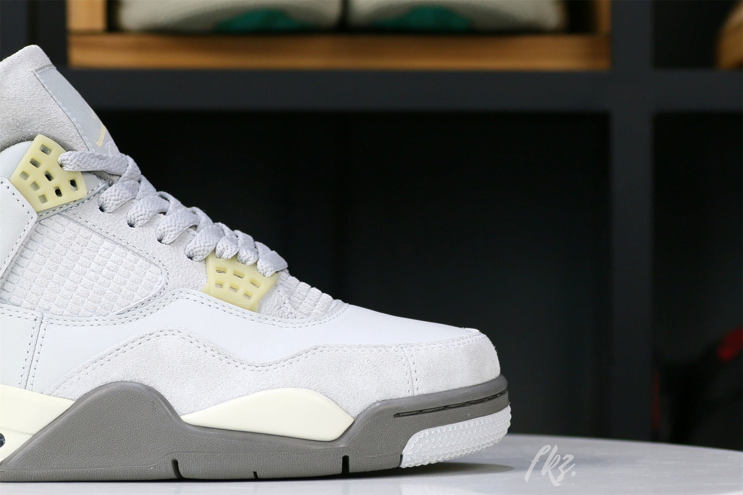 Air Jordan 4 Retro SE Craft Photon Dust (UA)