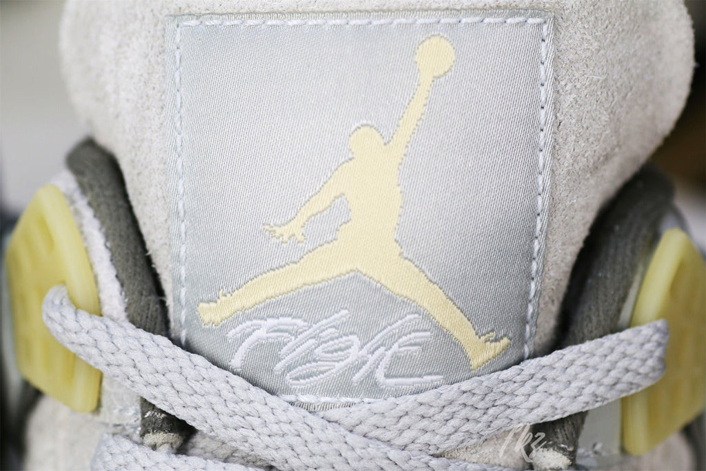 Air Jordan 4 Retro SE Craft Photon Dust (UA)
