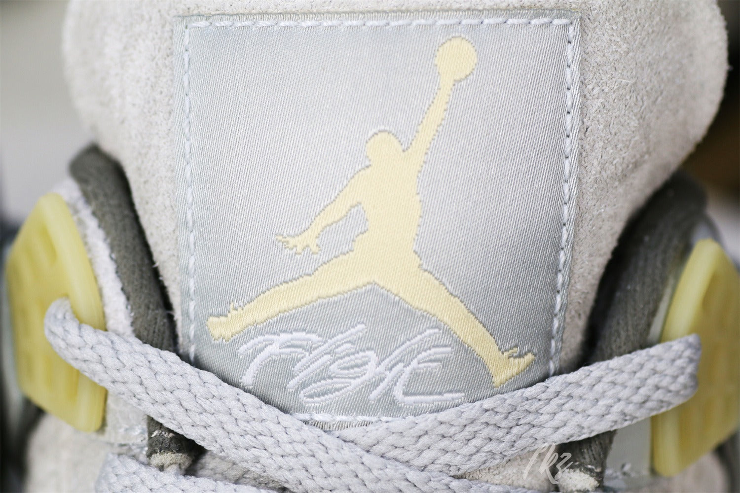 Air Jordan 4 Retro SE Craft Photon Dust (UA)