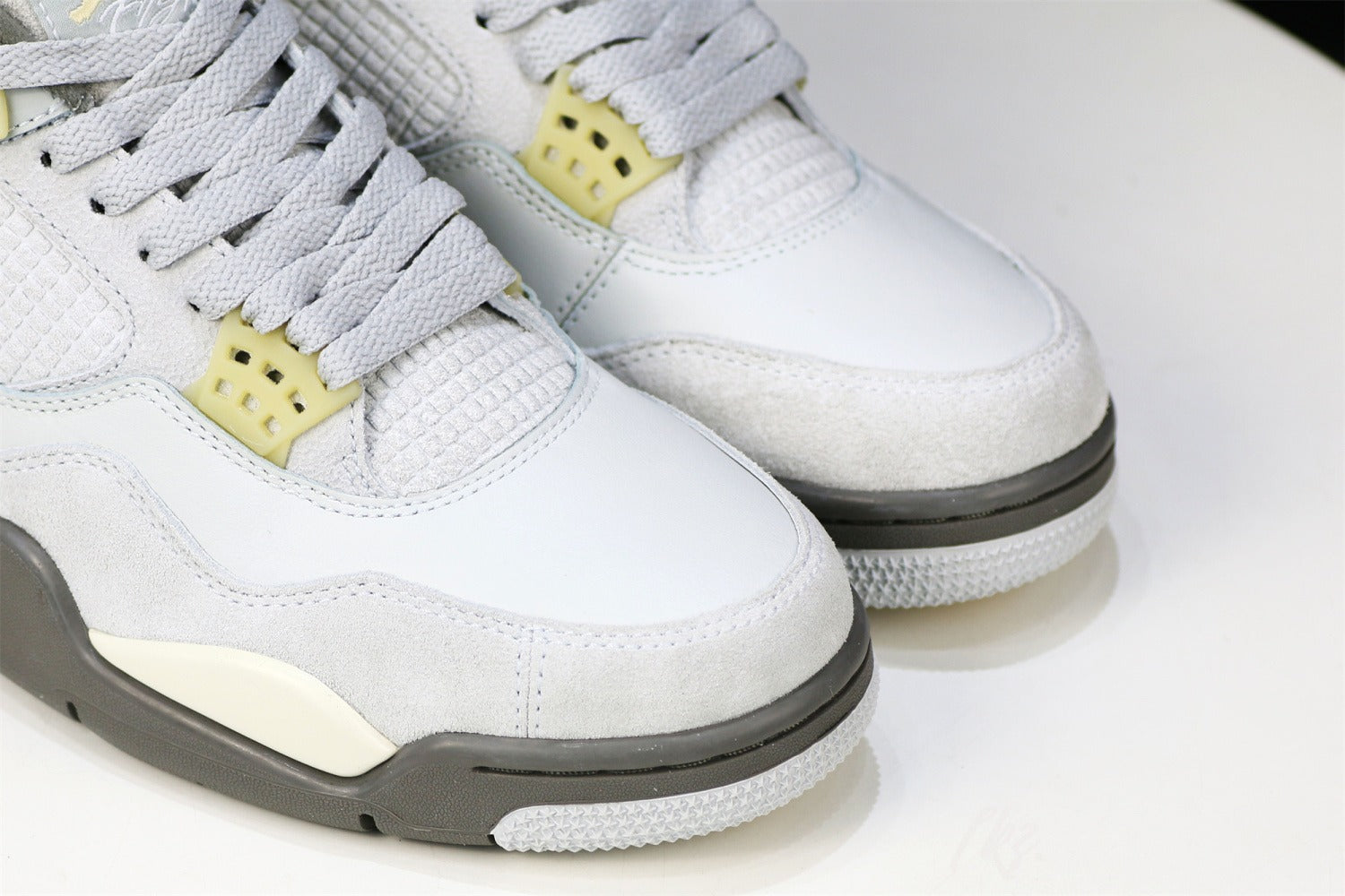 Air Jordan 4 Retro SE Craft Photon Dust (UA)