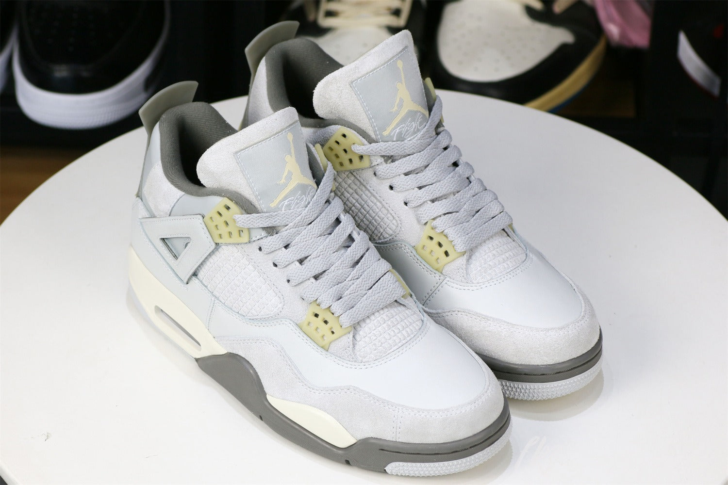 Air Jordan 4 Retro SE Craft Photon Dust (UA)