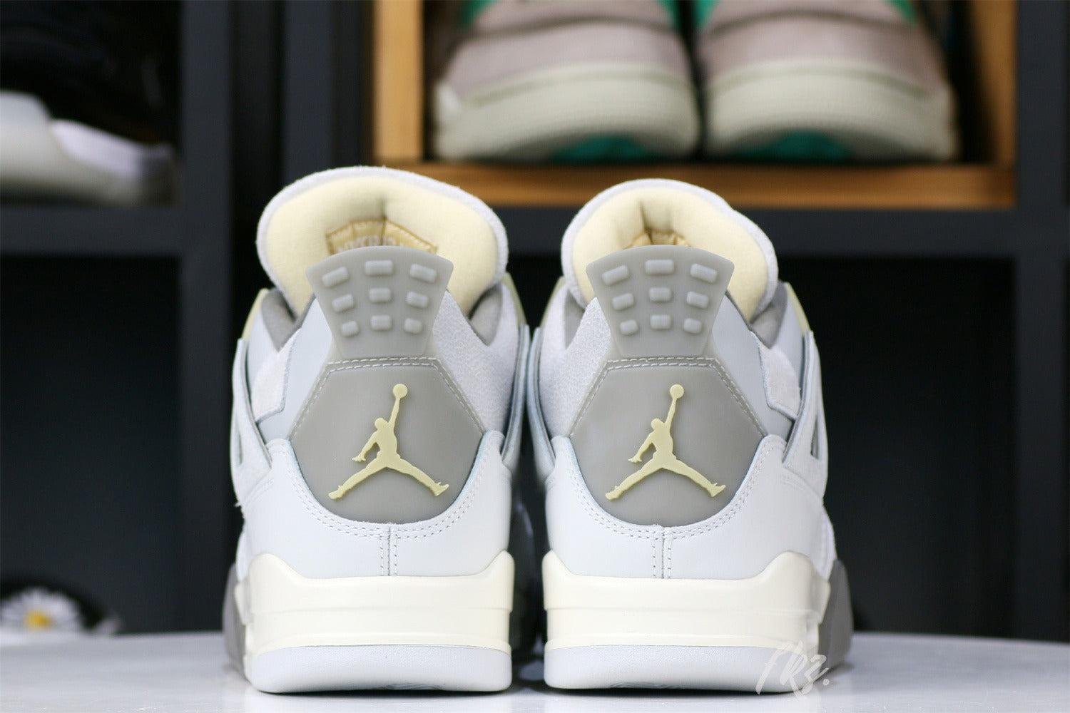 Air Jordan 4 Retro SE Craft Photon Dust (UA)