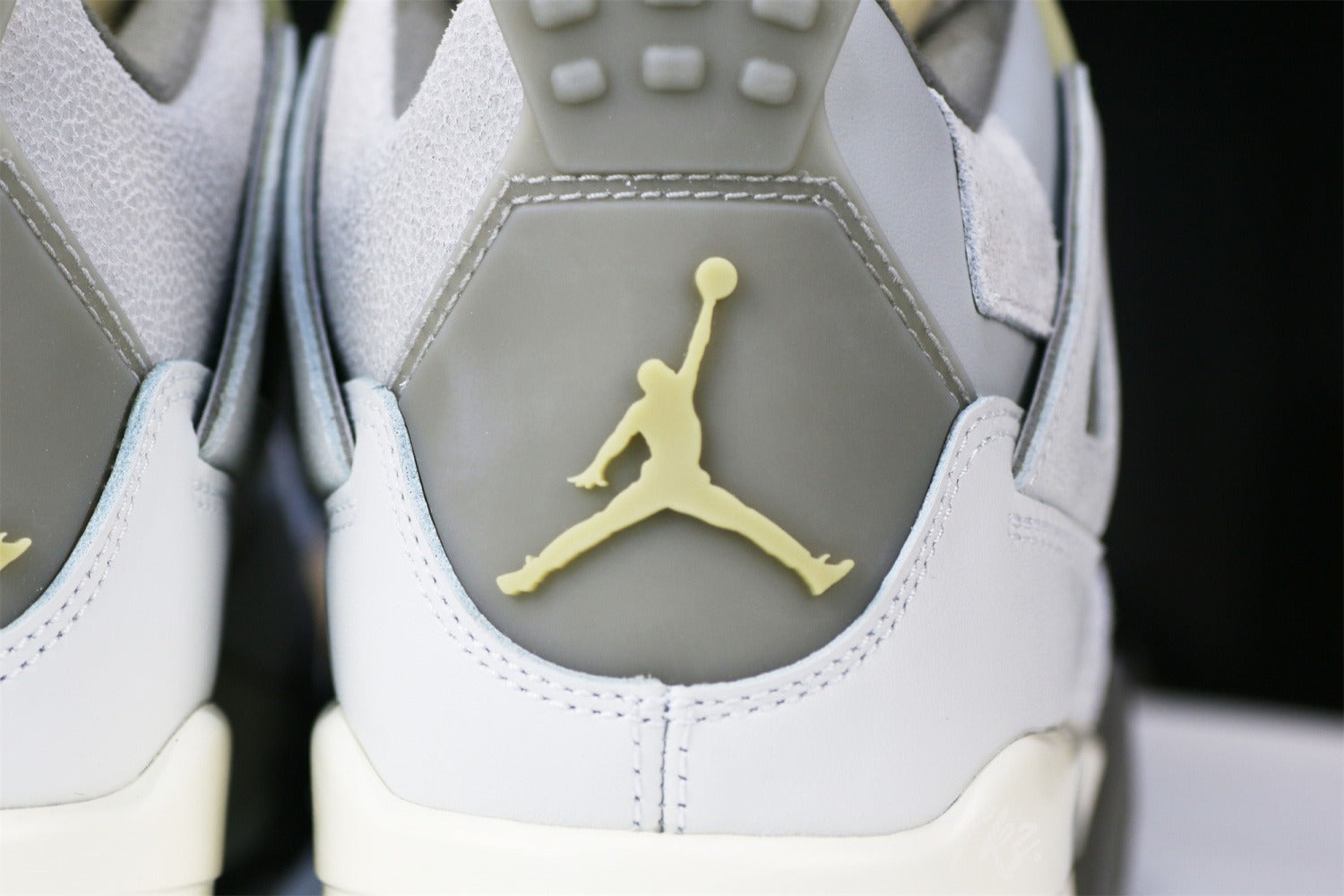 Air Jordan 4 Retro SE Craft Photon Dust (UA)