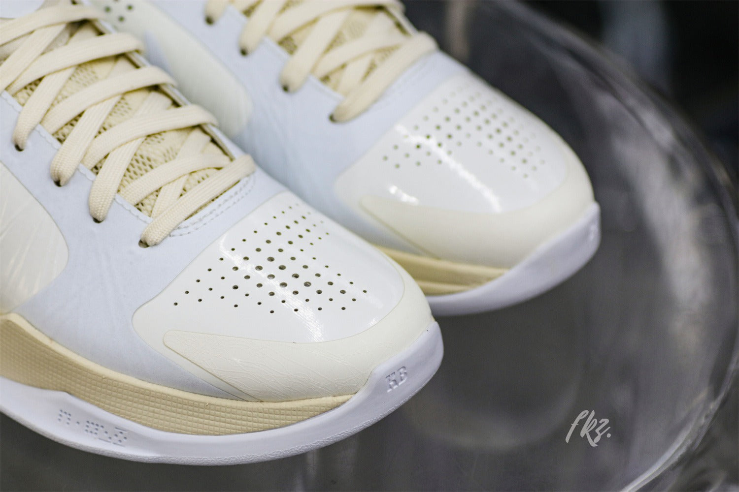 Off White x Nike Zoom Kobe 5 Custom (UA)