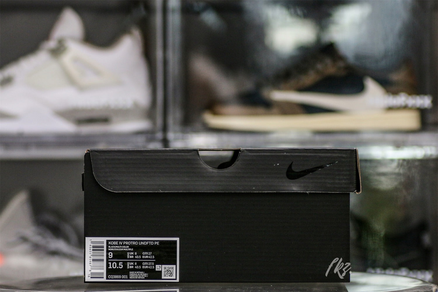 Undefeated X Kobe 4 Protro Black Mamba (UA)