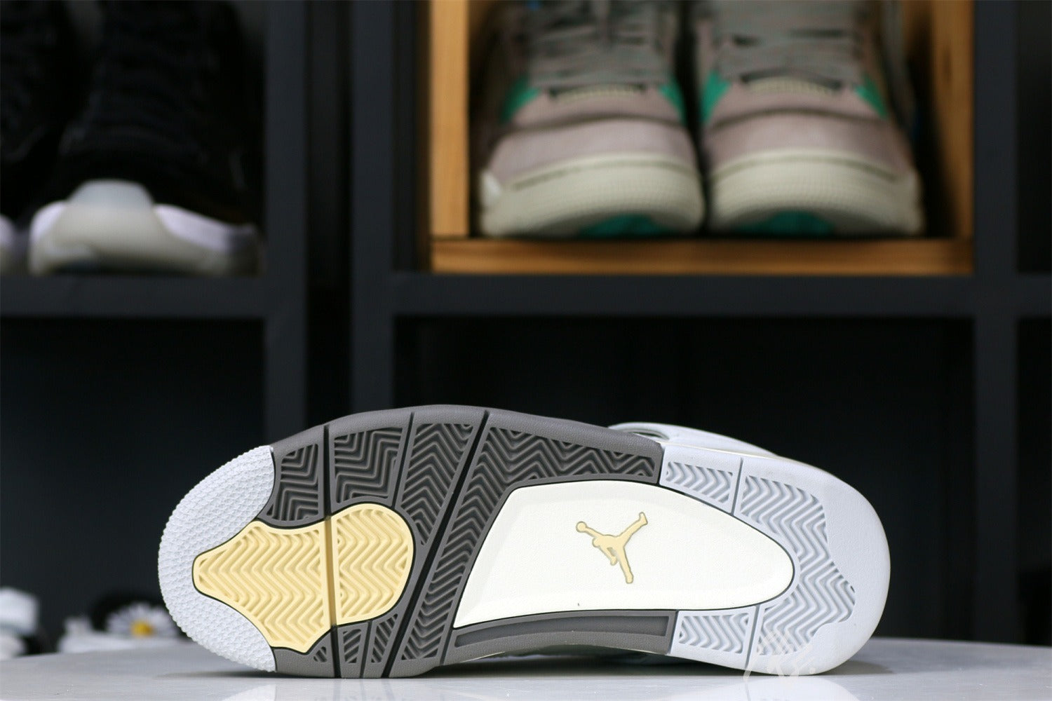 Air Jordan 4 Retro SE Craft Photon Dust (UA)