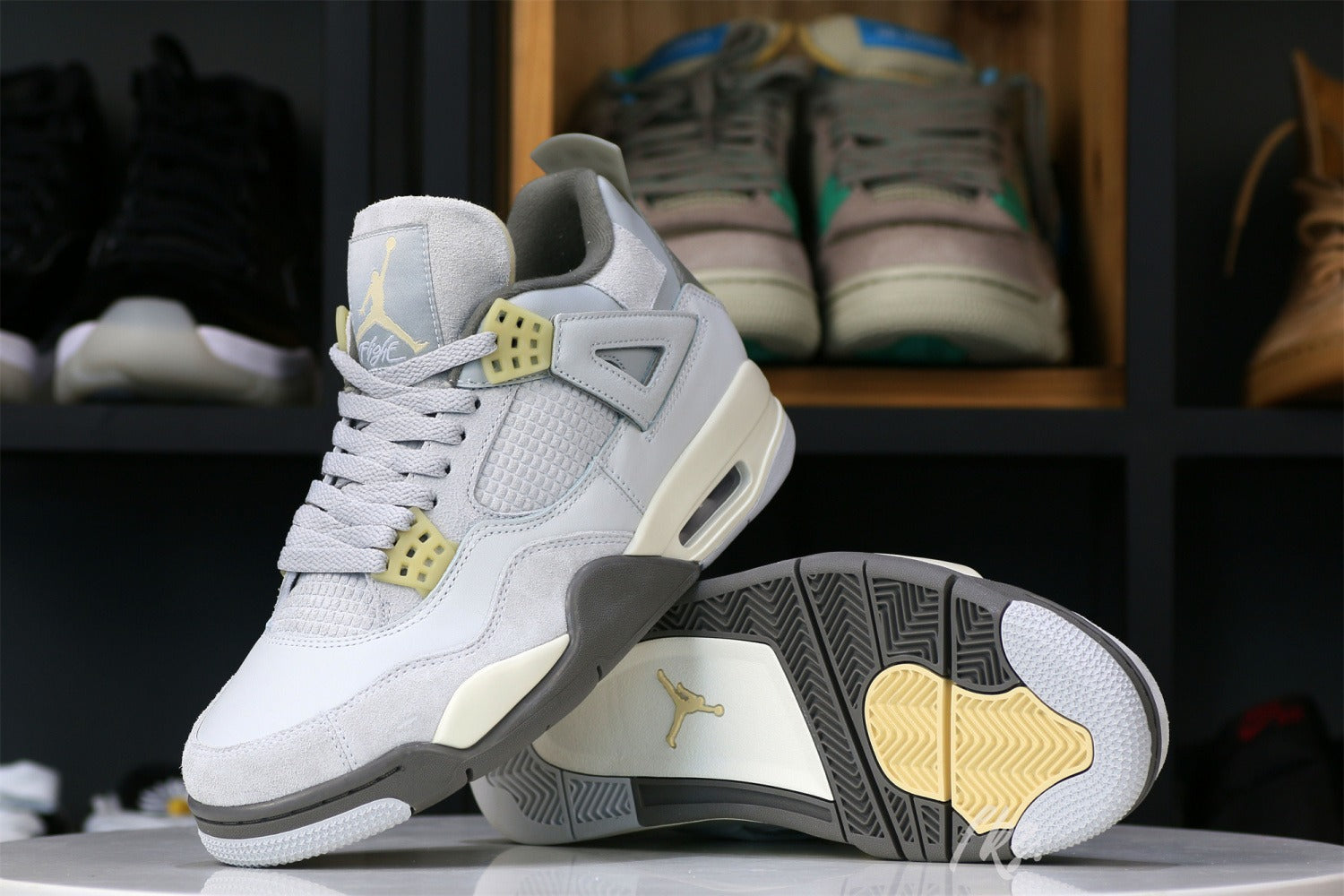 Air Jordan 4 Retro SE Craft Photon Dust (UA)