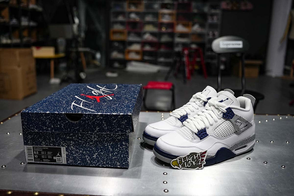 Air Jordan Retro 4 'Midnight Navy' 2022 (UA)