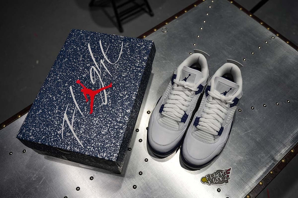 Air Jordan Retro 4 'Midnight Navy' 2022 (UA)