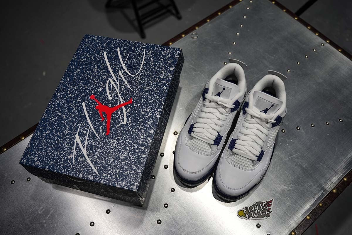 Air Jordan Retro 4 'Midnight Navy' 2022 (UA)