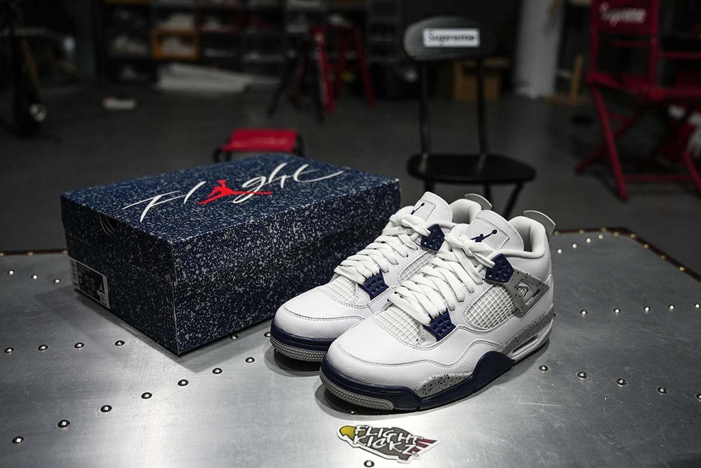 Air Jordan Retro 4 'Midnight Navy' 2022 (UA)