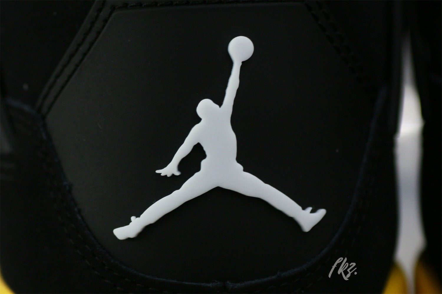 Air Jordan 4 Retro Thunder 2023 (UA)