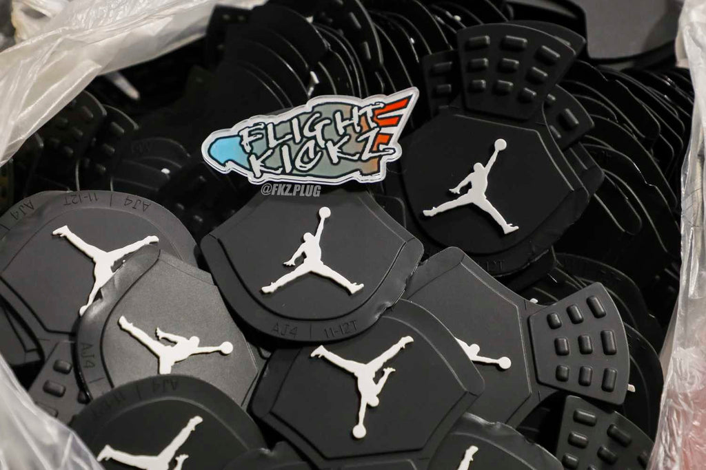 Air Jordan 4 Retro Thunder 2023 (UA)