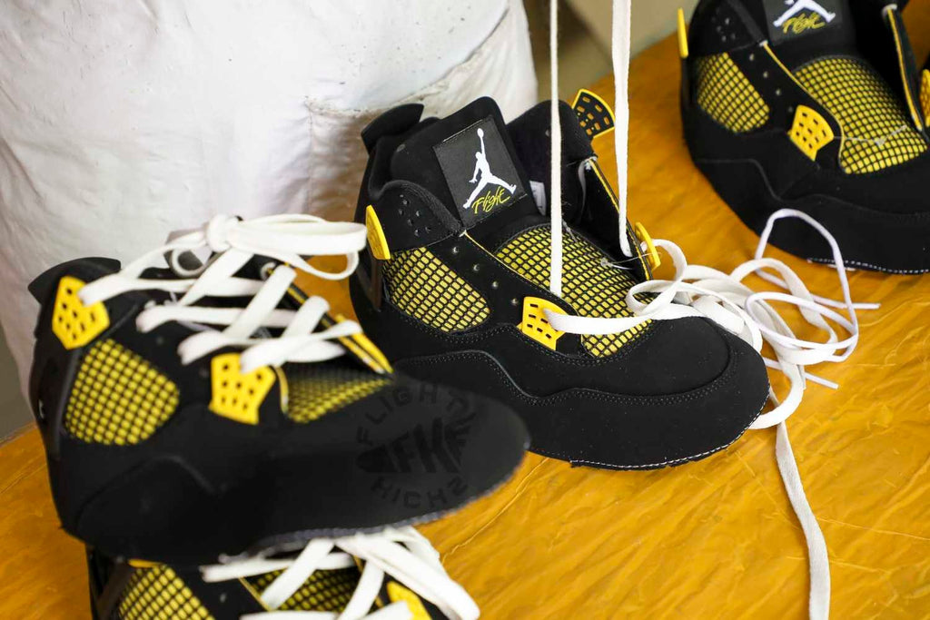 Air Jordan 4 Retro Thunder 2023 (UA)