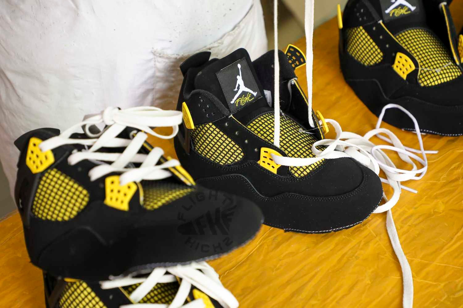 Air Jordan 4 Retro Thunder 2023 (UA)