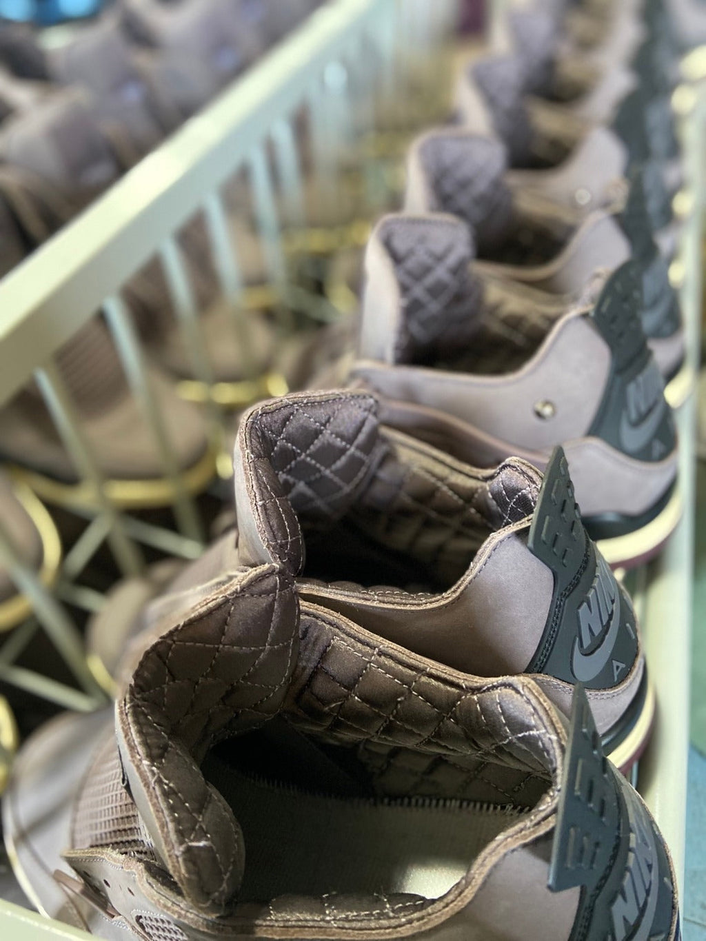 A Ma Maniére x Air Jordan 4 Retro 'Violet Ore' 2022 (UA)
