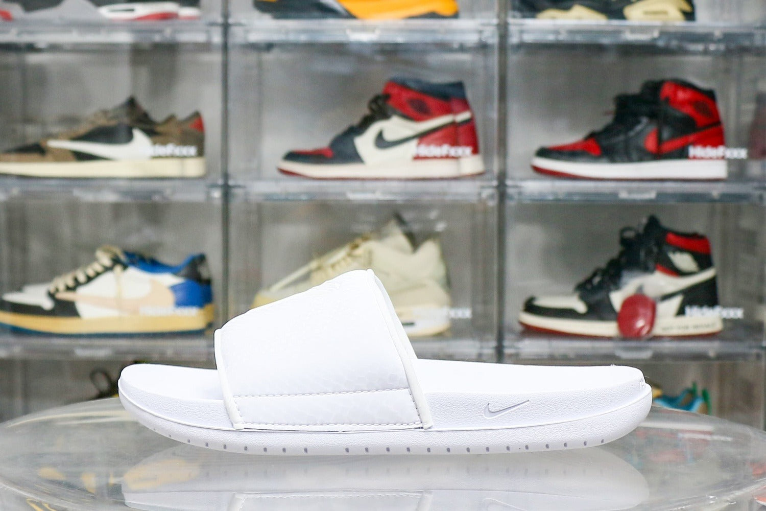 Chinelo Nike Kobe Offcourt Triple White  (UA)
